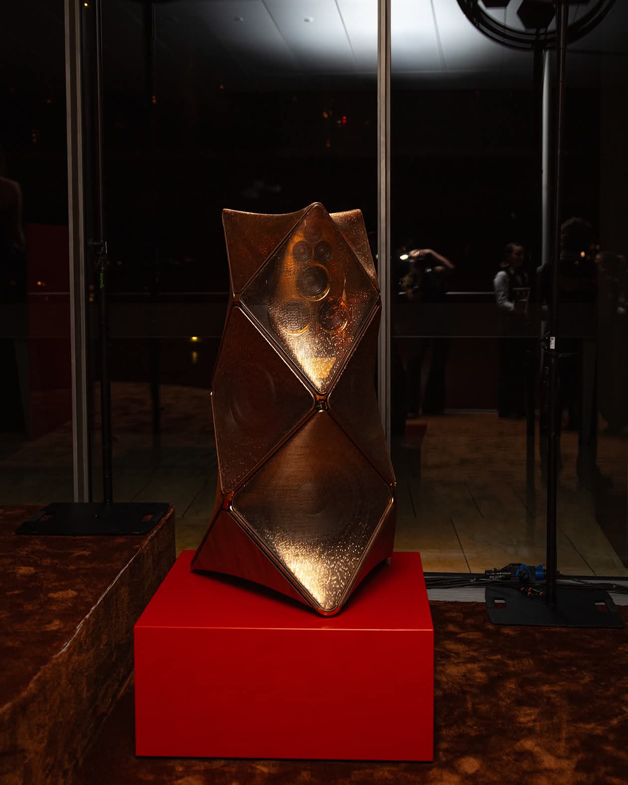 Bang & Olufsen (B&O)