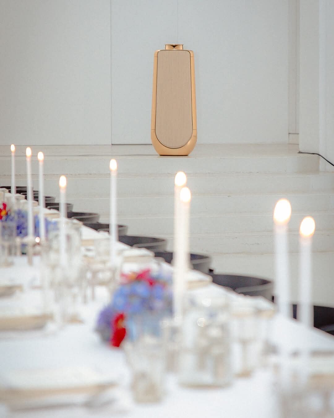 Bang & Olufsen (B&O)