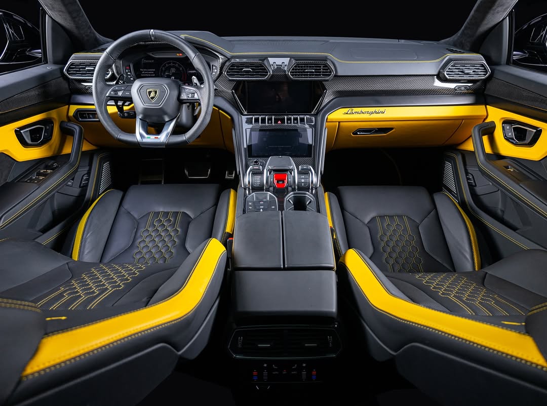 Spotted : Lamborghini Urus S – Magno Black (2023)