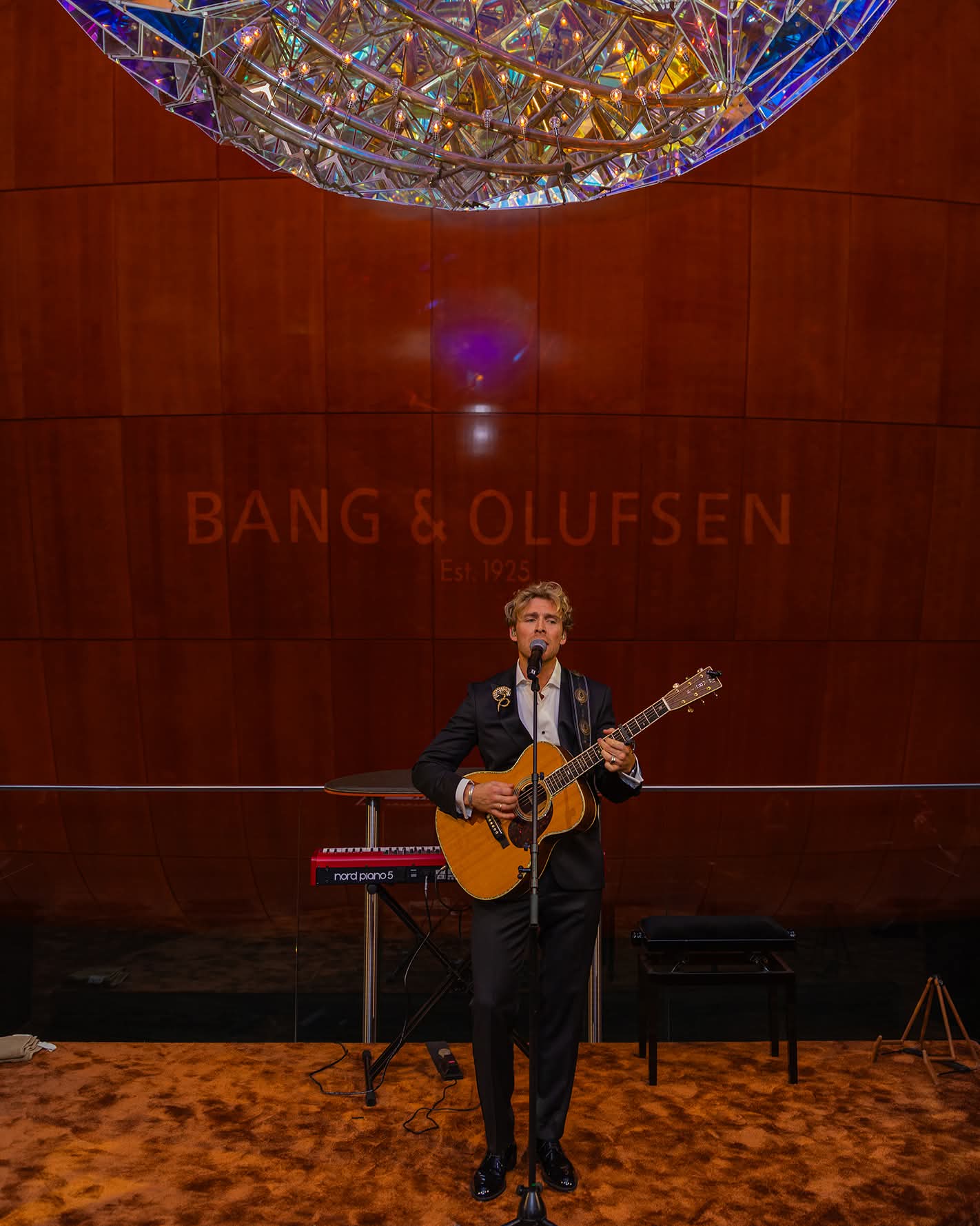 Bang & Olufsen (B&O)