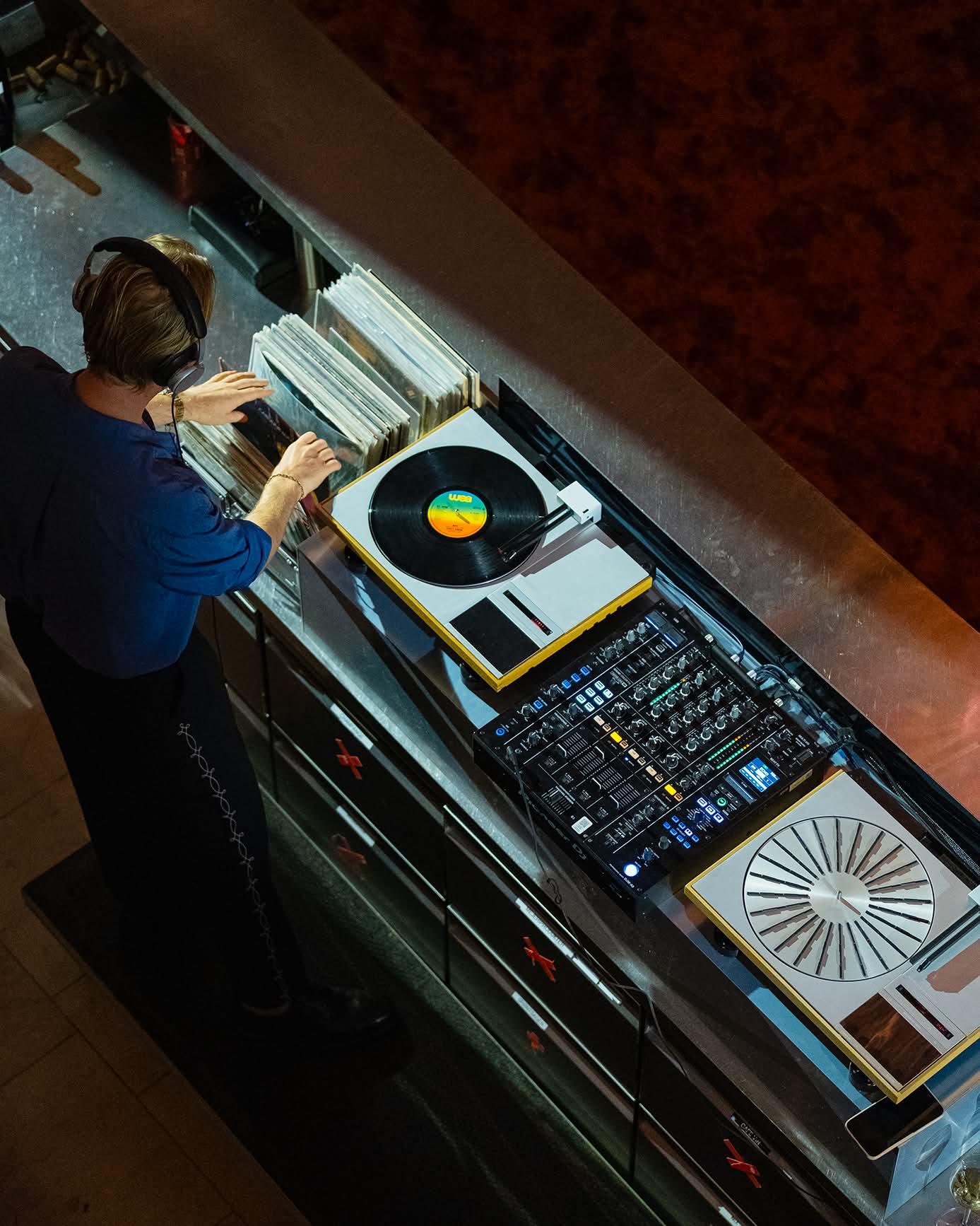 Bang & Olufsen (B&O)