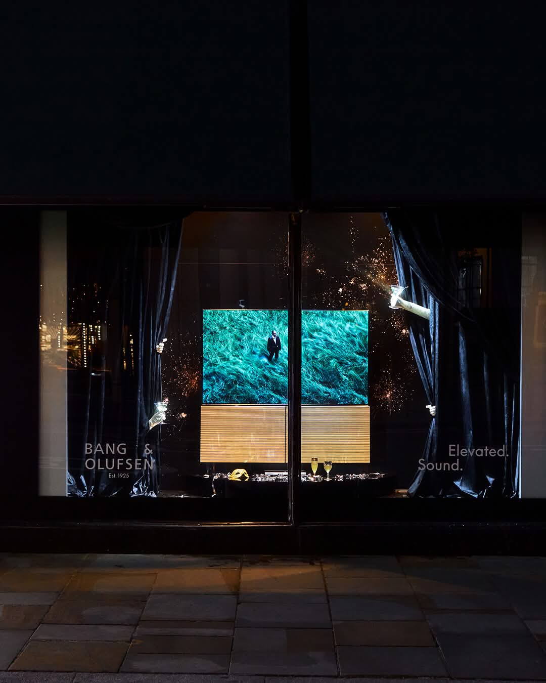 Bang & Olufsen (B&O)