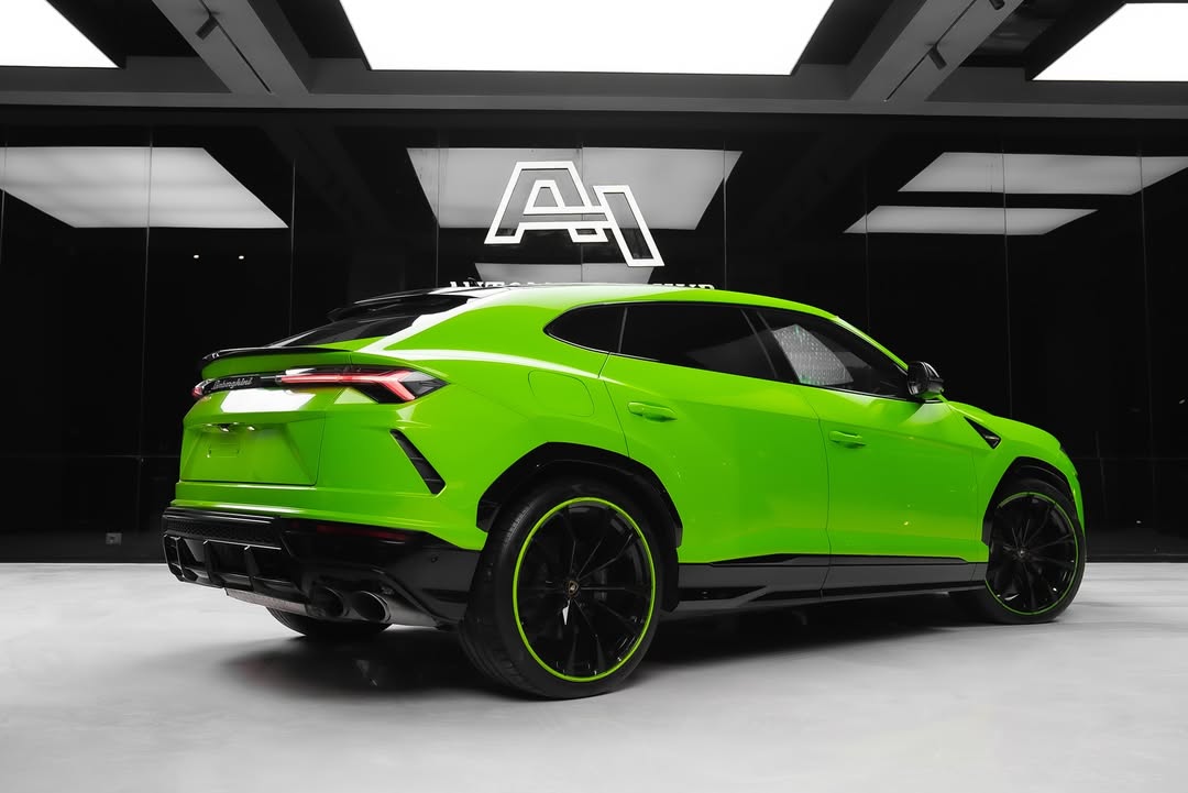 Spotted : Lamborghini Urus Pearl Capsule Edition