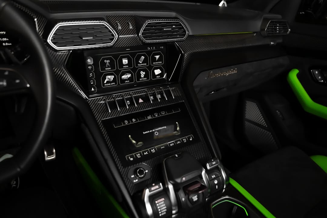 Spotted : Lamborghini Urus Pearl Capsule Edition