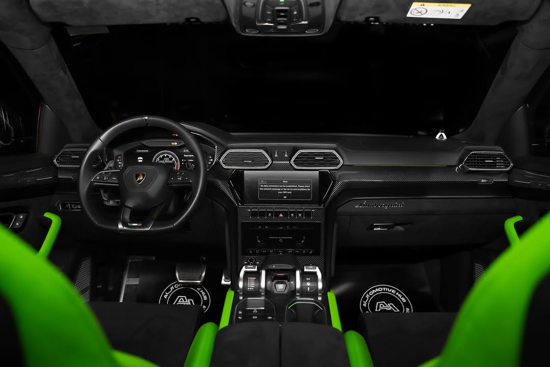 Spotted : Lamborghini Urus Pearl Capsule Edition